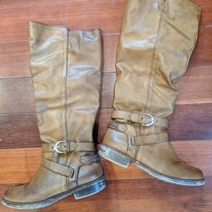 Tan/brown boots